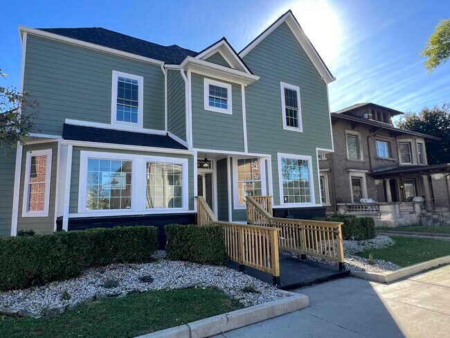 Building Photo - 39 W Washington St