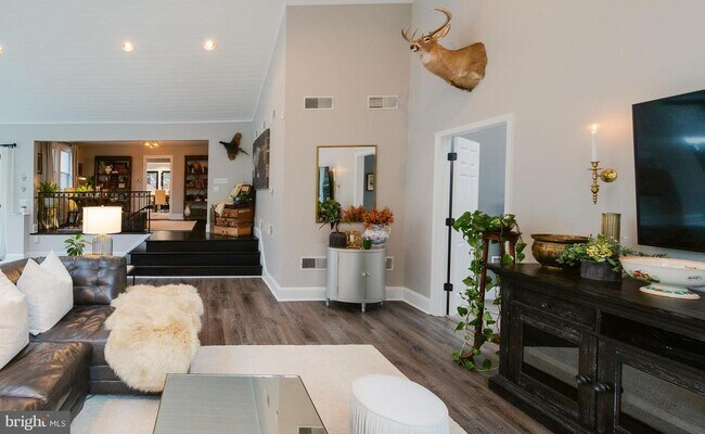 Building Photo - 15841 York Rd