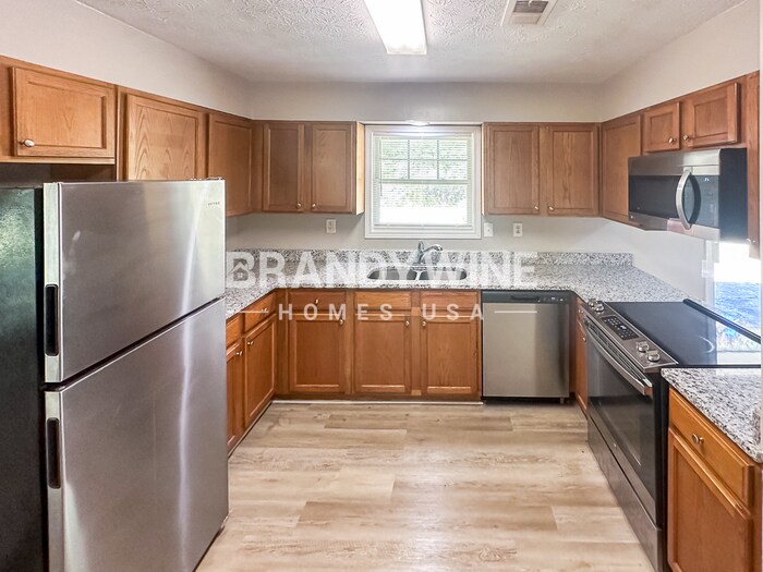 Building Photo - 6230 Cedar Wood Dr