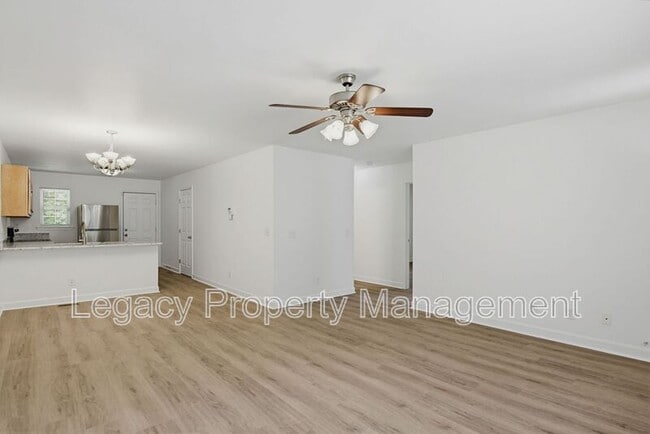 Building Photo - 1352 Snow Ct