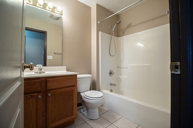 Building Photo - 2225 Bridgewater Cir