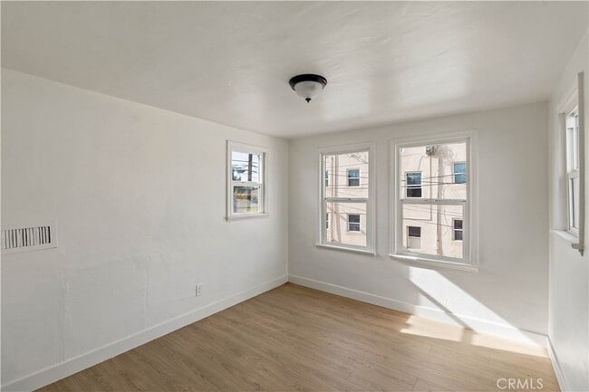 Building Photo - 266 W 9th St
