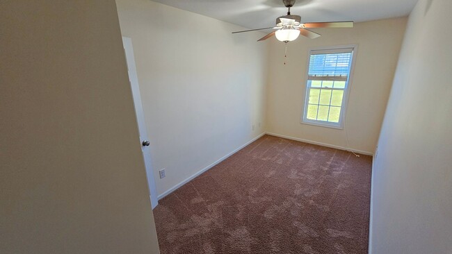 Building Photo - 3 BR 2 BA Liberty Hills