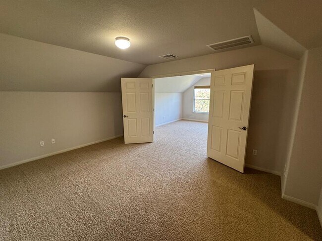 Building Photo - 9820 Savannah Ridge Dr
