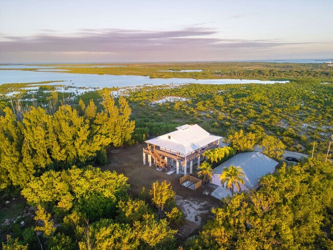 Building Photo - 18954 Acosta Rd