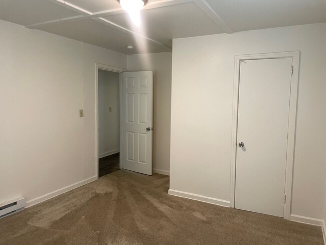 Building Photo - 2 BDRM 1 BA, 816 SQ FT HOME, DUKE POWER, C...