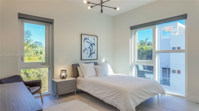 Building Photo - 455 NE 39th St