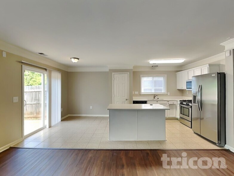 Building Photo - 10247 Hugue Way