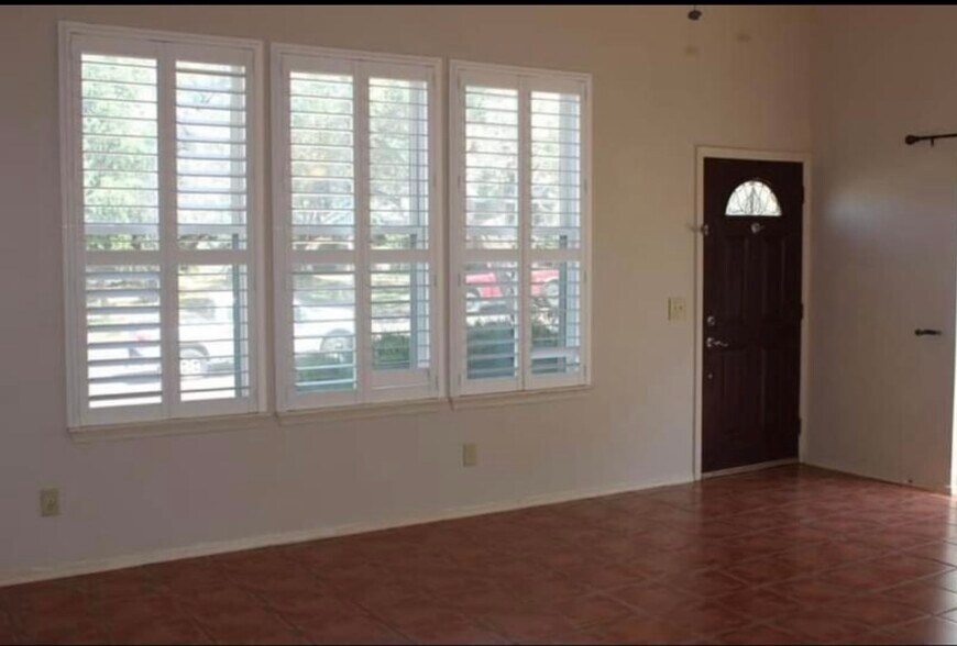 Building Photo - 24 Cherrywood Square