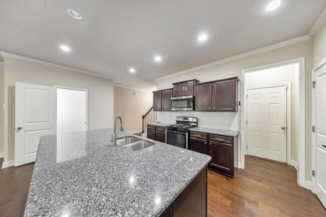 Building Photo - 342 Braemore Mill Dr
