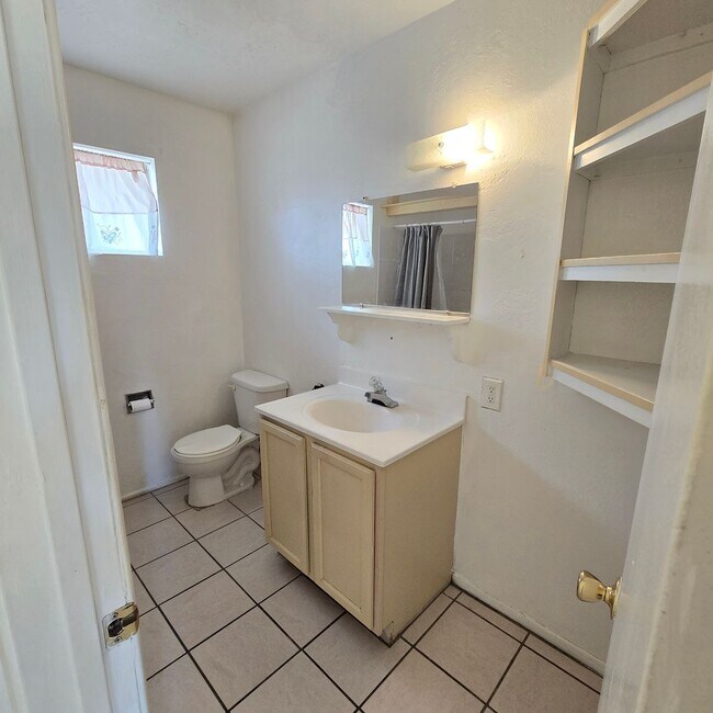 Building Photo - 701 W Soto St