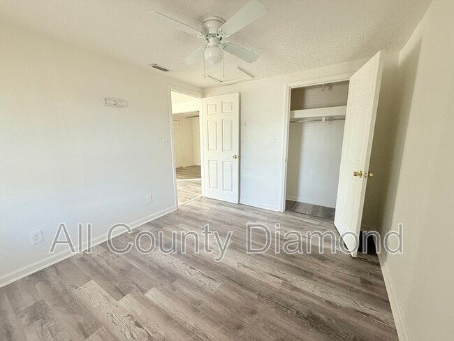 Building Photo - 237 Helen Ave