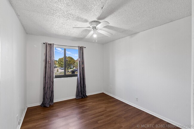 Building Photo - 3700 N Pine Island Rd