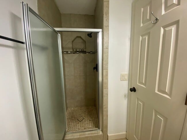 Building Photo - 1730 Beechwood Cir N