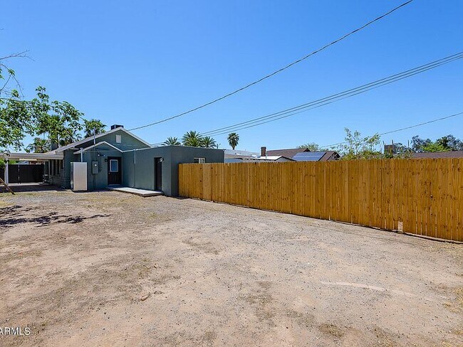 Building Photo - 1618 W Taylor St