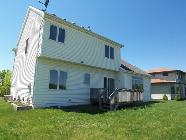 Building Photo - Beautiful Home - Available Augst 2026