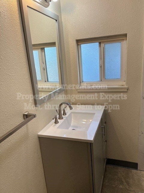 Building Photo - 462 E Pine St