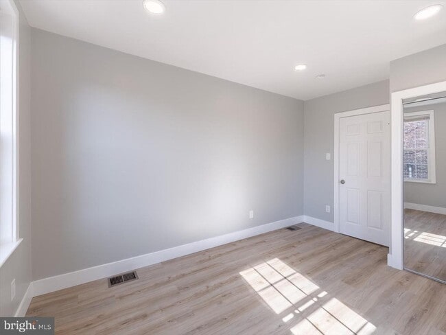 Building Photo - 672 N 19th St