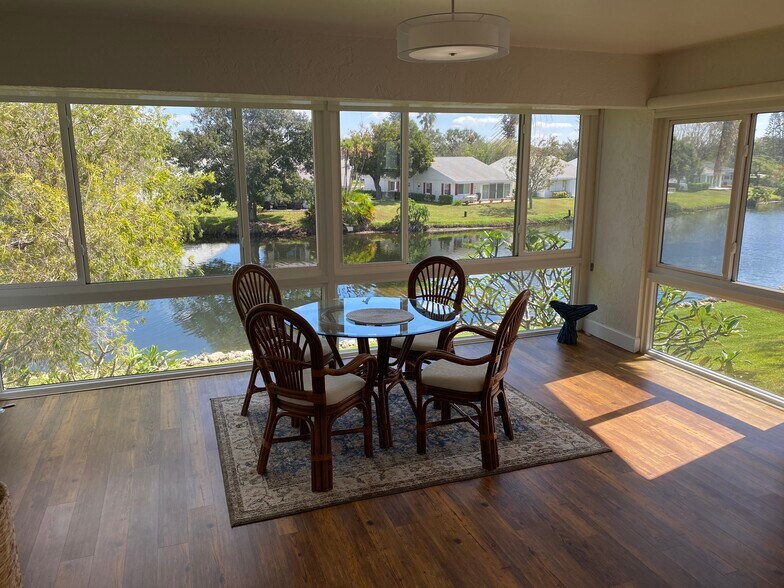 Building Photo - 4863 Independence Dr