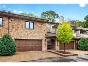 Building Photo - 5546 Village Dr