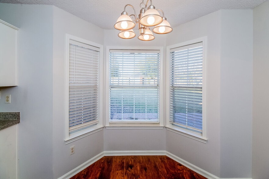 Building Photo - 5996 Southbend Ln