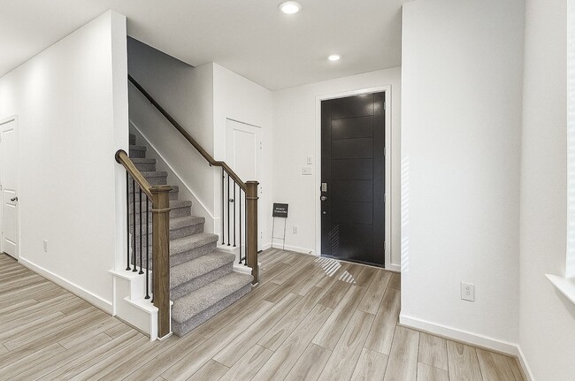 Building Photo - 9638 Lily Vis Ln