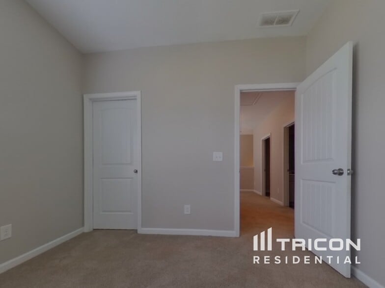 Building Photo - 307 Arbor Cir