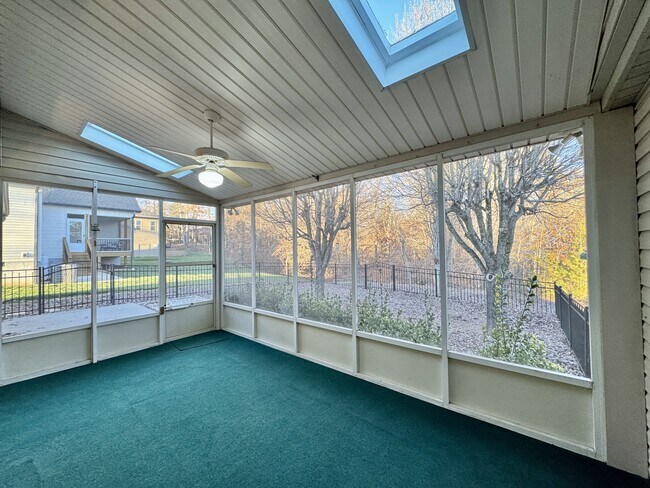 Building Photo - 159 Daleyuhski Way