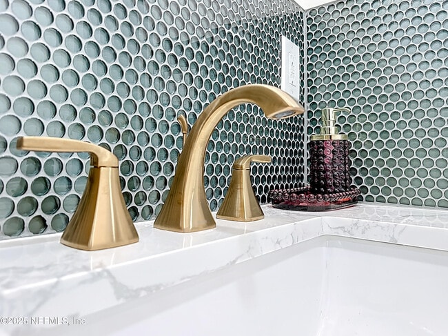 Building Photo - 912 St Johns Ave