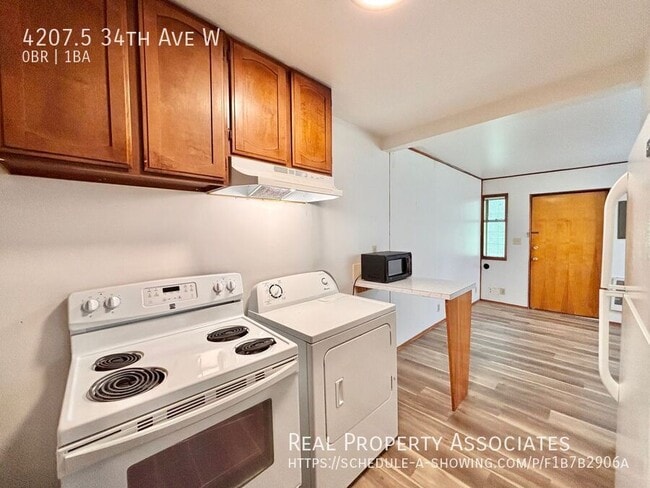 Building Photo - 4207.5 34th Ave W