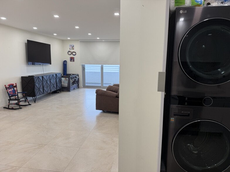 Building Amenity - Fitness Center Lounge & Ocean View - 5555 Collins Ave