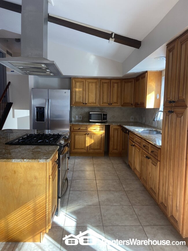 Building Photo - 750 Hyde Park Dr