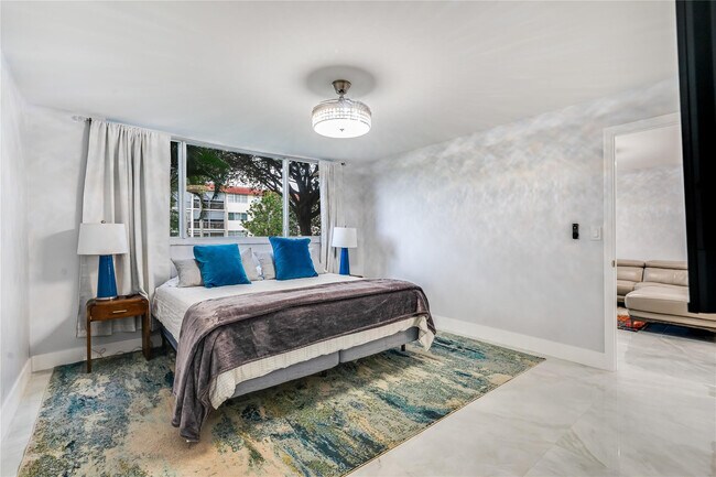 Building Photo - 9523 S Hollybrook Lake Dr