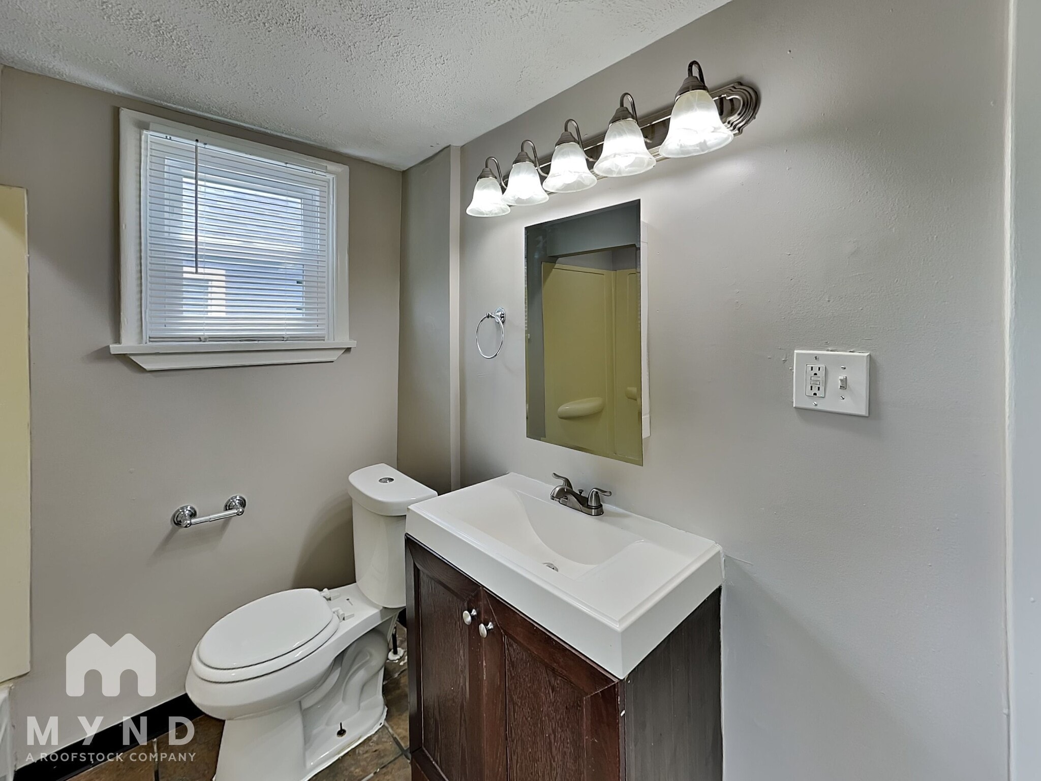 Building Photo - 1082 Lilley Ave