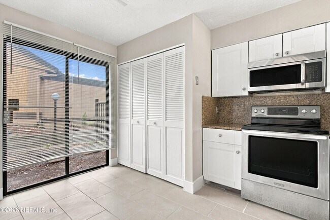 Building Photo - 7703 Las Palmas Way