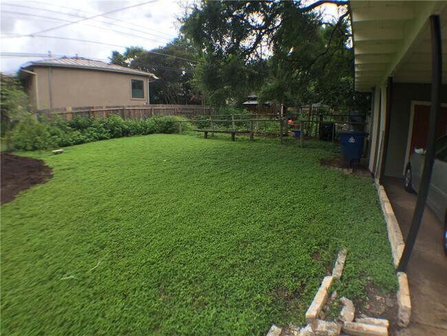 Building Photo - 2000 Schulle Ave