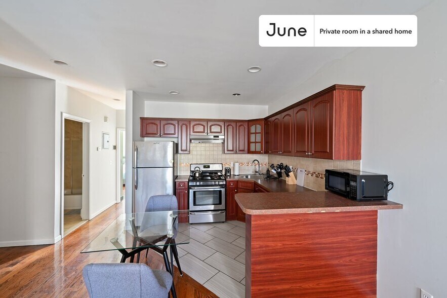 Building Photo - Room in Shared 3 bed/1 bath home