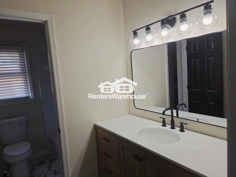 Building Photo - 300 Saddle Creek Ln