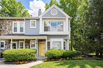 Building Photo - 2 Jodhpur Ct