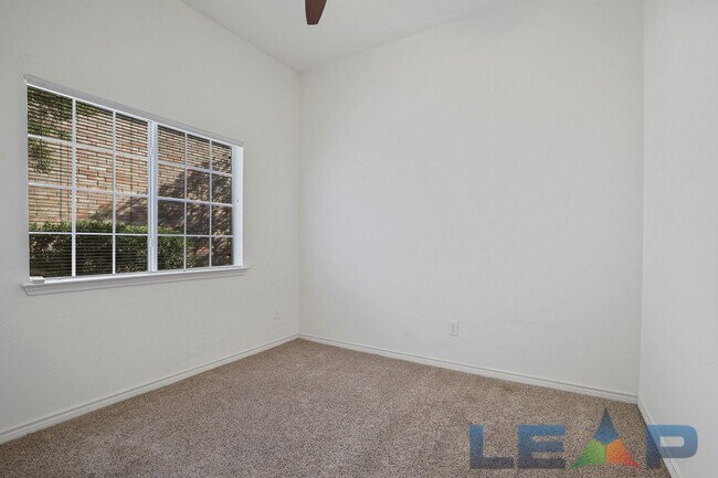Building Photo - Beautiful 3 bedroom, 2 bath house in Irving!