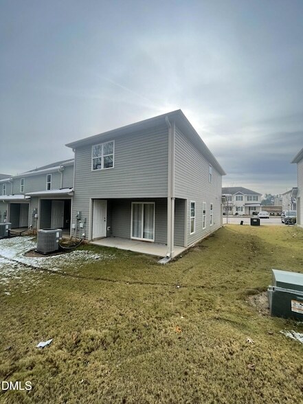 Building Photo - 2048 Wiggins Village Dr