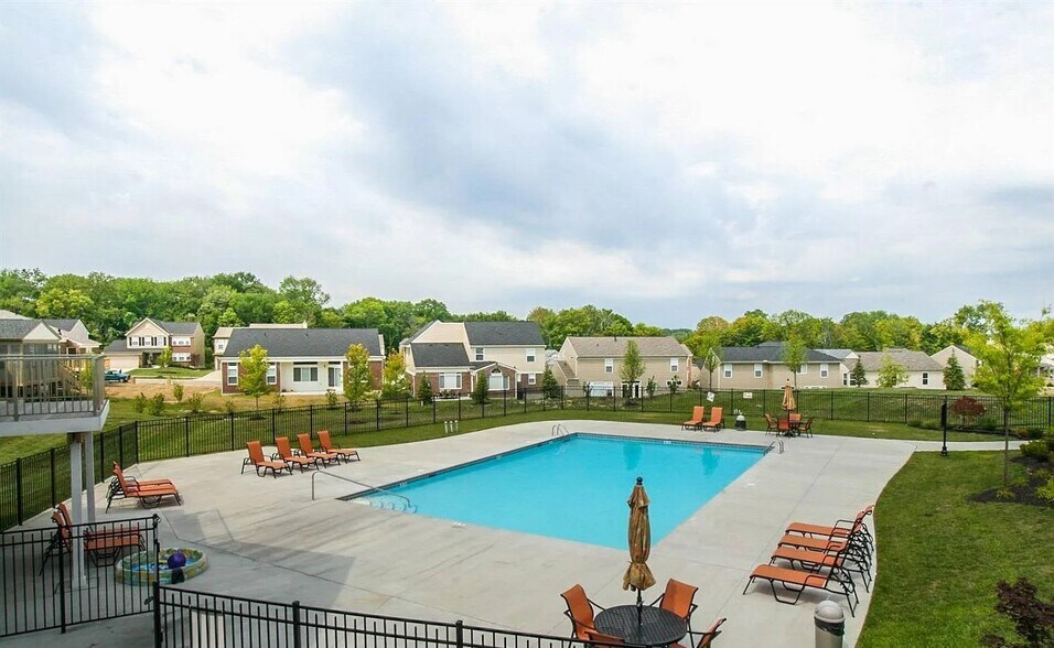 Building Photo - 7947 Oakbridge Way