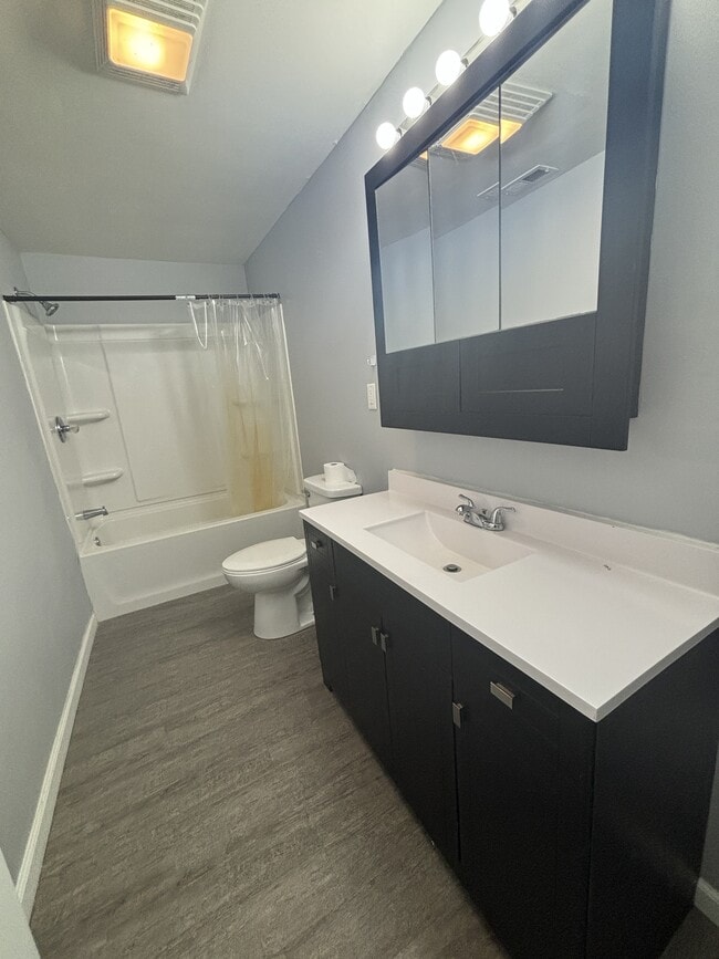 Building Photo - 53 E 300 N