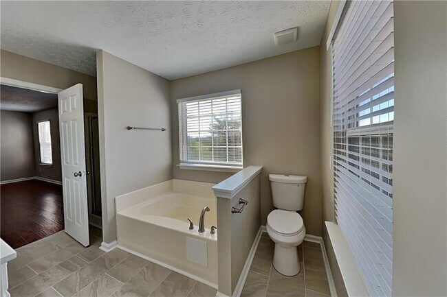 Building Photo - 7550 Springmill Ct