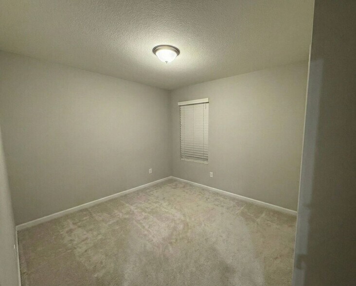 Building Photo - 21932 E Radcliff Cir