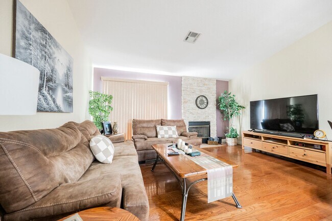 Building Photo - Summerlin - Single Story Townhome -