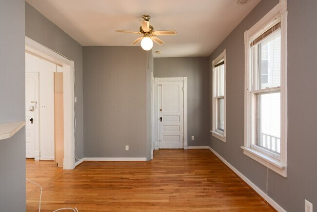 Building Photo - 3113 N Racine Ave