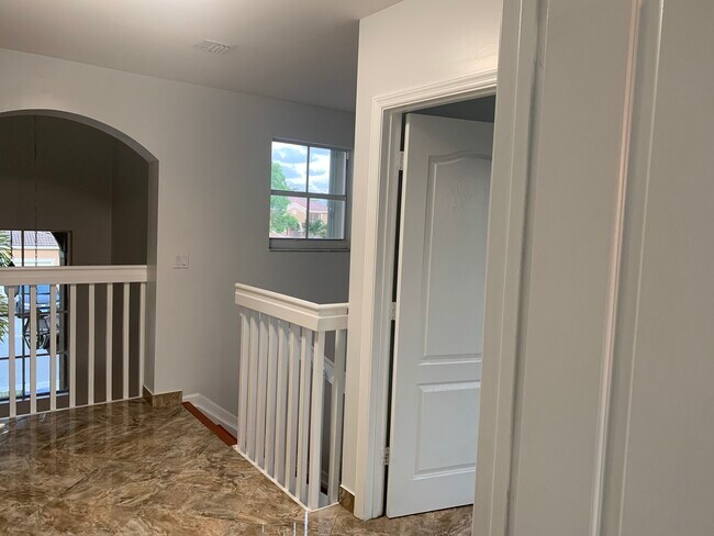 Building Photo - 1530 SW 193rd Terrace