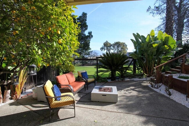 Building Photo - 1632 Siskiyou Dr