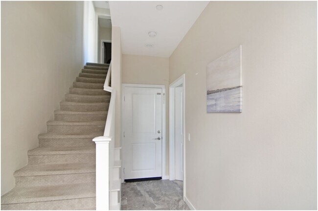 Building Photo - Townhome in Trabuco Canyon!
